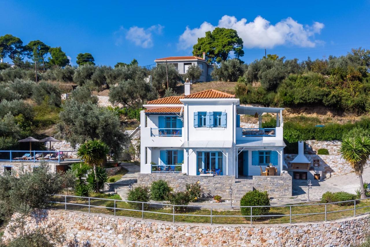 Villa Avaton Near *