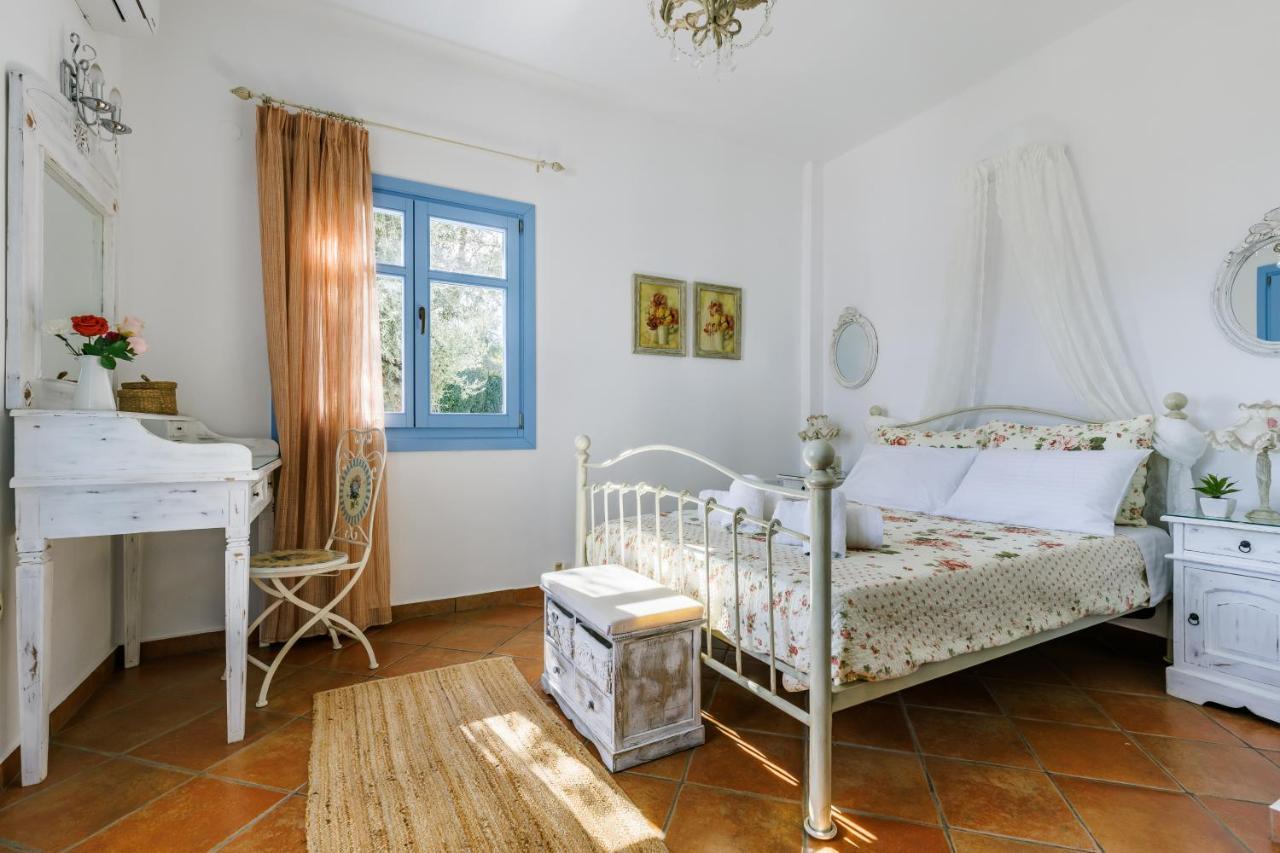 Villa Avaton Near *
